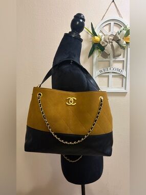 Fashion Chic Suede Shiny Quilted Lambskin Medium Coco Base Two-Tone Shoulder Bag